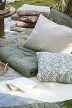 Indlæs billede til gallerivisning Pudebetræk - Malva m/ tynde beige striber