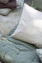 Indlæs billede til gallerivisning Pudebetræk - Malva m/ tynde beige striber