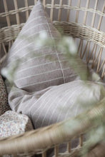 Indlæs billede til gallerivisning Pudebetræk - Malva m/ tynde beige striber