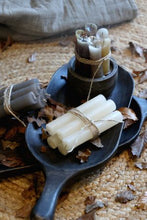 Indlæs billede til gallerivisning Rustikke bedelys - Valnød