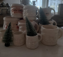 Indlæs billede til gallerivisning Vintage Julemandskrus - 8,5 cm høj