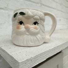 Indlæs billede til gallerivisning Vintage Julemandskrus - 8,5 cm høj