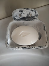 Indlæs billede til gallerivisning Rustik sæbeskål med smuk patineret finish.