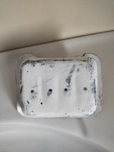 Indlæs billede til gallerivisning Rustik sæbeskål med smuk patineret finish.