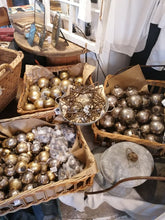 Indlæs billede til gallerivisning Julekugle - soil - fattigmandssølv- 8,3 cm