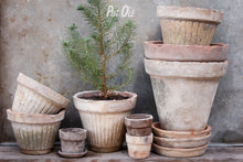 Indlæs billede til gallerivisning Potte fra RetrOlé m/ riller - H: 10.5 cm