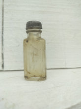 Indlæs billede til gallerivisning Vintage glasflaske m/ skruelåg