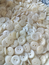 Indlæs billede til gallerivisning Gamle knapper - CREME