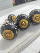 Indlæs billede til gallerivisning Greb til skuffer og skabe - sort m/ guld