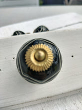 Indlæs billede til gallerivisning Greb til skuffer og skabe - sort m/ guld