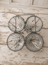Indlæs billede til gallerivisning 4 gamle glas/vaser i metalholder med hank