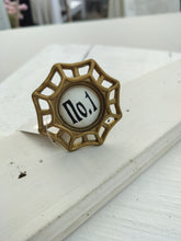 Indlæs billede til gallerivisning Greb til skuffer og skabe. Messing m/ sort skrift