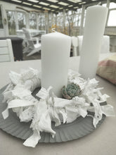 Indlæs billede til gallerivisning Krans af stofrester – når små stumper får nyt liv.