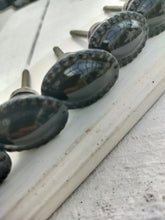 Indlæs billede til gallerivisning Greb til skuffer og skabe - sort porcelæn