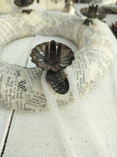 Indlæs billede til gallerivisning Adventskrans i papir - 2