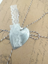 Indlæs billede til gallerivisning Små hjerter i metal.