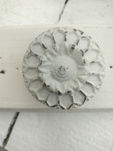 Indlæs billede til gallerivisning Greb til skuffer og skabe - hvid rousette