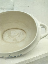 Indlæs billede til gallerivisning Gammel terrin - låg og blå blomster