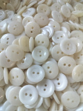 Indlæs billede til gallerivisning Gamle knapper - CREME
