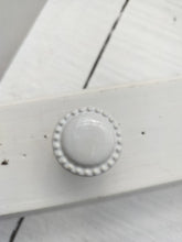 Indlæs billede til gallerivisning Greb til skuffer og skabe - Hvid porcelæn