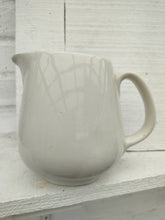 Indlæs billede til gallerivisning Porcelæn kande - creme