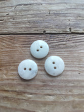 Indlæs billede til gallerivisning Gamle knapper - CREME