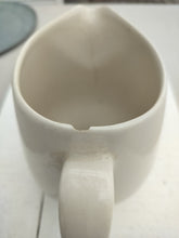 Indlæs billede til gallerivisning Porcelæn kande - creme