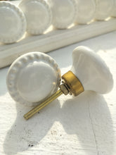 Indlæs billede til gallerivisning Greb til skuffer og skabe - Hvid porcelæn