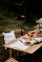 Indlæs billede til gallerivisning Bordløber i hvid hør - Rose - 36 x 180 cm