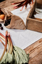 Indlæs billede til gallerivisning Bordløber i hvid hør - Rose - 36 x 180 cm