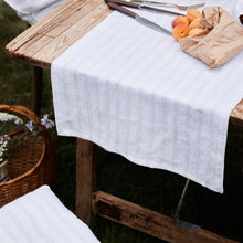 Indlæs billede til gallerivisning Cremet stribet bordløber - 45 x 120 cm