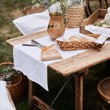 Indlæs billede til gallerivisning Cremet stribet bordløber - 45 x 120 cm