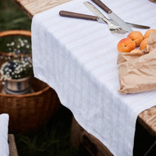 Indlæs billede til gallerivisning Cremet stribet bordløber - 45 x 120 cm