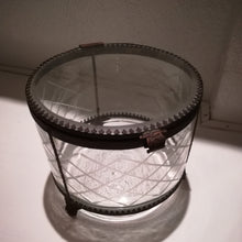 Indlæs billede til gallerivisning Smuk glassikring med fine detaljer.