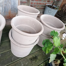 Indlæs billede til gallerivisning Rund krukke 2 - 14 cm høj