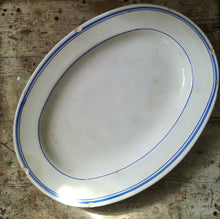 Indlæs billede til gallerivisning Oval fad - Hvid med blå kant