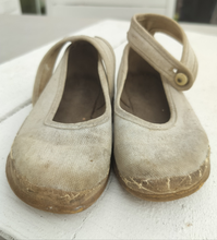 Indlæs billede til gallerivisning Gamle hvide børnesko - 3
