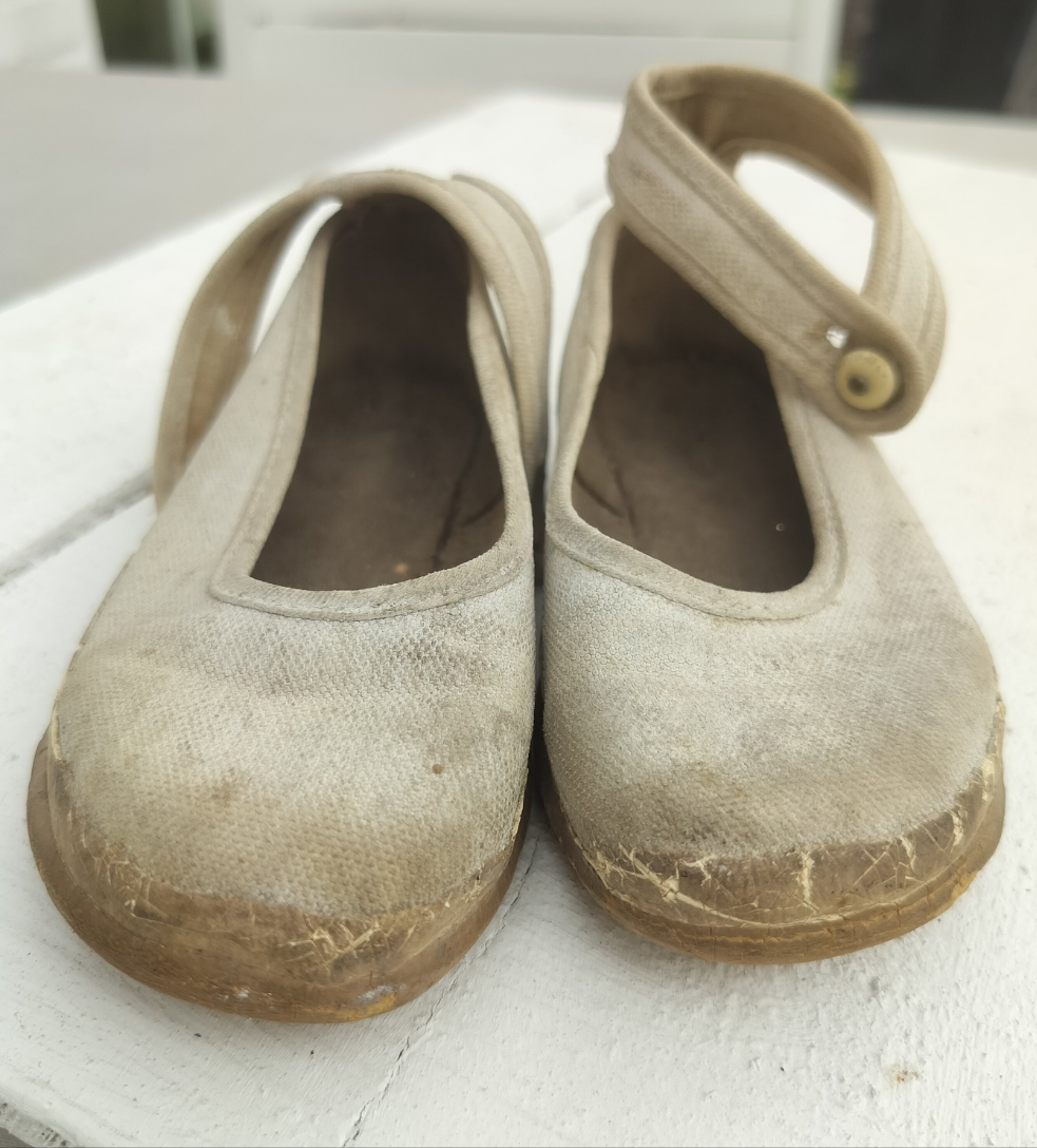 Gamle hvide børnesko - 3