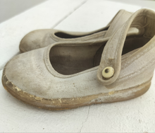 Indlæs billede til gallerivisning Gamle hvide børnesko - 3

