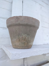 Indlæs billede til gallerivisning Potte fra RetrOlé m/ riller - H: 14 cm
