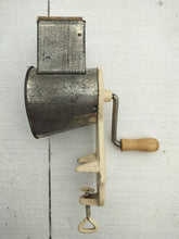 Indlæs billede til gallerivisning Gammel mandel hakker - 3
