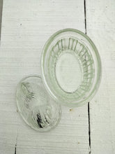 Indlæs billede til gallerivisning Fin glas-høne med charme og historie
