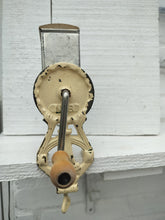 Indlæs billede til gallerivisning Gammel mandel hakker - 1
