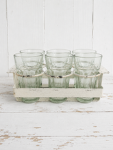 Indlæs billede til gallerivisning 6 gamle glas/vaser i metal holder med håndtag.
