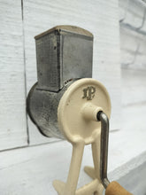 Indlæs billede til gallerivisning Gammel mandel hakker - 3
