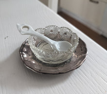 Indlæs billede til gallerivisning Lille saltkar i glas m/ ske og fad
