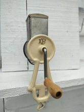 Indlæs billede til gallerivisning Gammel mandel hakker - 3
