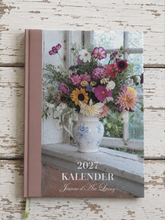 Indlæs billede til gallerivisning Kalender 2027 - Jeanne d' Arc Living.
