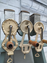 Indlæs billede til gallerivisning Gammel mandel hakker - 1
