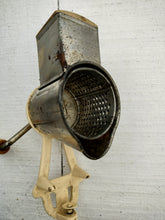 Indlæs billede til gallerivisning Gammel mandel hakker - 3
